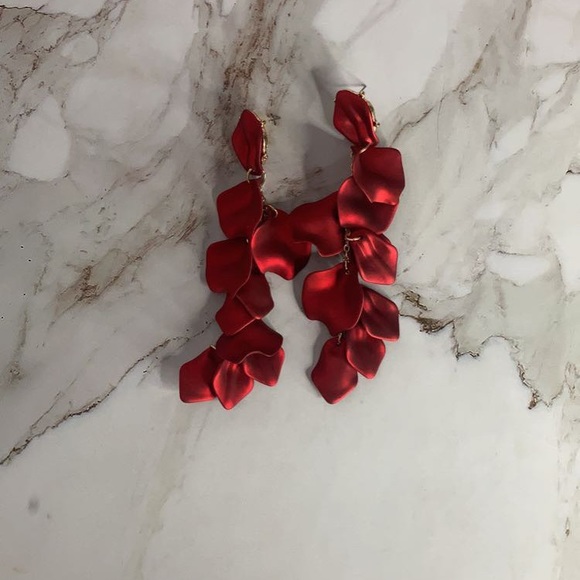 NEW Red petals chandelier earrings - Picture 3 of 6